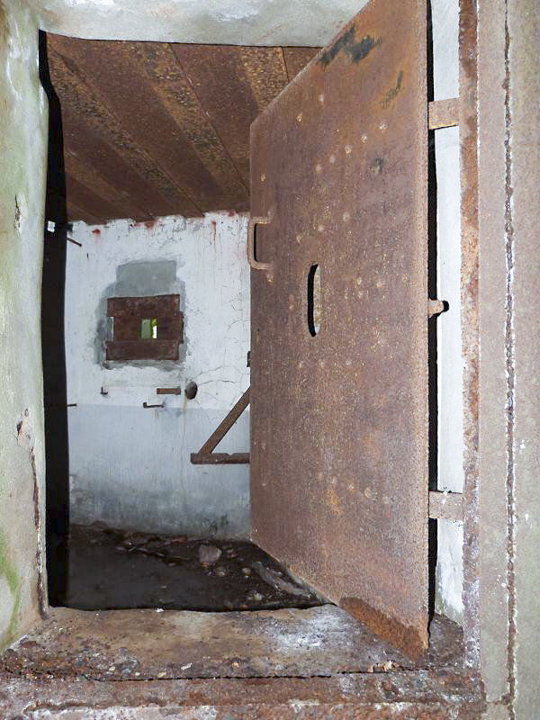 Ligne Maginot - LANGTHAL 1 - (Blockhaus pour arme infanterie) - Entrée de la chambre de tir FM - JMBrams