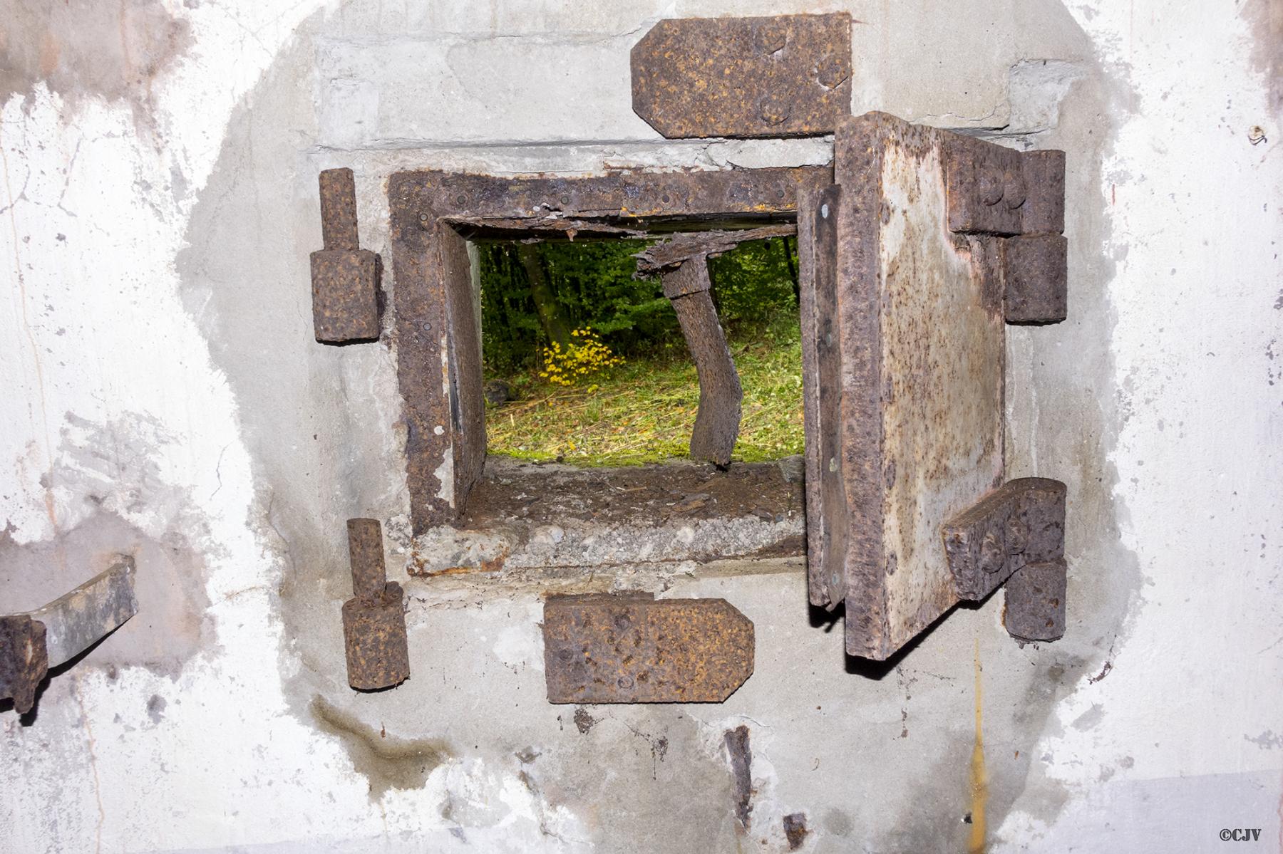 Ligne Maginot - LANGTHAL 1 - (Blockhaus pour arme infanterie) - Dispositif pour la mise à feu du DMP voisin - Lia VERMEULEN