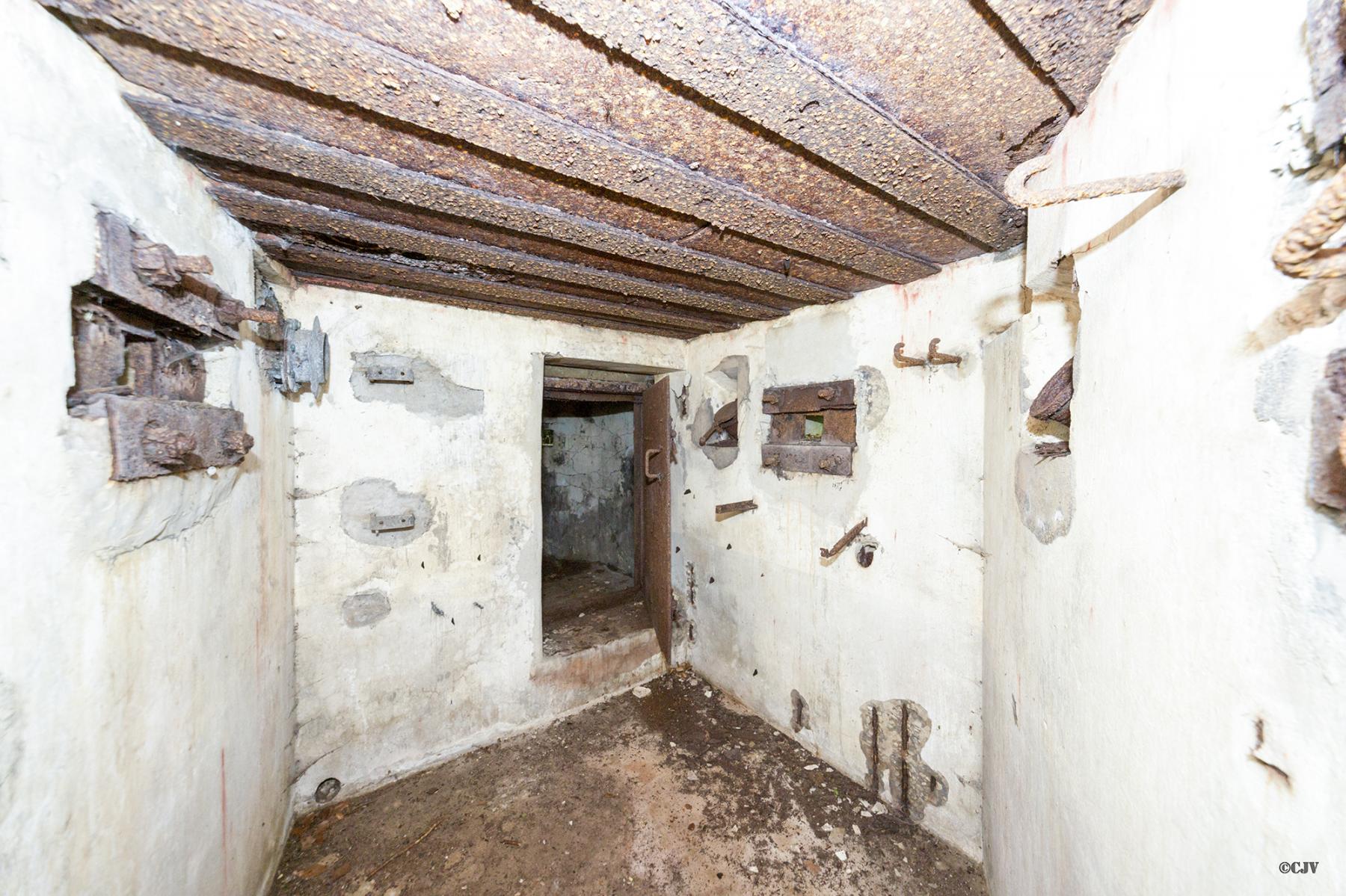 Ligne Maginot - LANGTHAL 2 - (Blockhaus pour arme infanterie) - Chambre de tir FM - Lia VERMEULEN