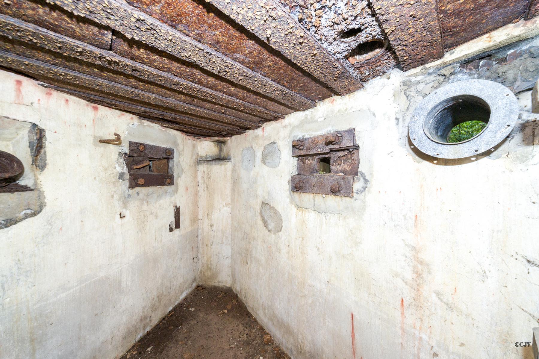 Ligne Maginot - LANGTHAL 2 - (Blockhaus pour arme infanterie) - Chambre de tir FM - Lia VERMEULEN