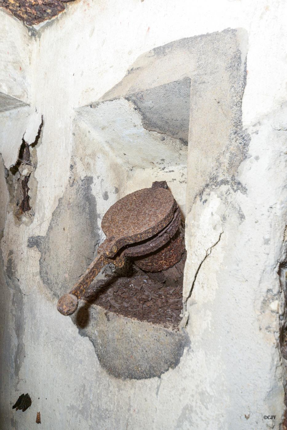 Ligne Maginot - LANGTHAL 2 - (Blockhaus pour arme infanterie) - Goulotte à grenades - Lia VERMEULEN