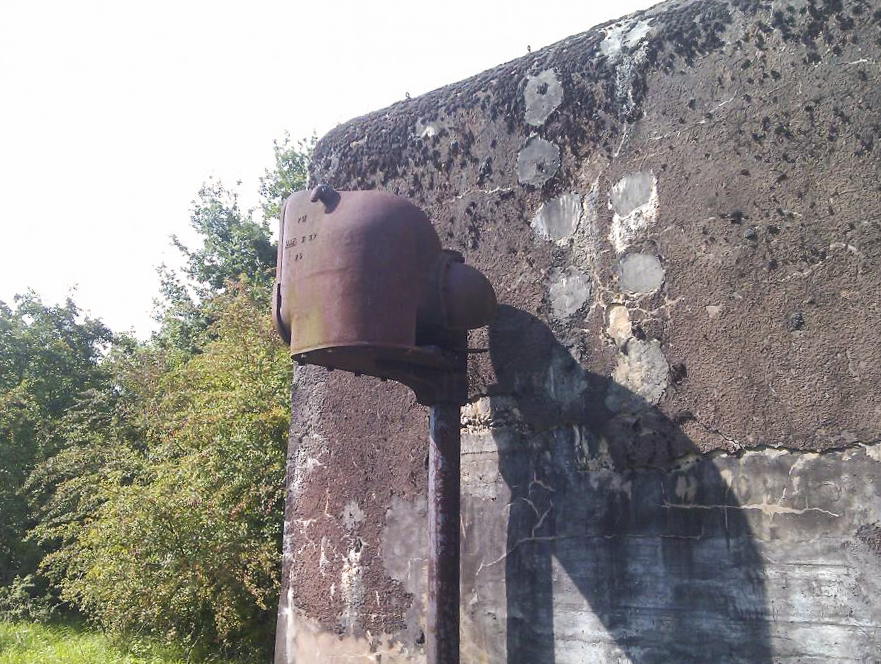 Ligne Maginot - LEMBACH - (Ouvrage d'infanterie) - Bloc 2
Projecteur blindé - donceuh