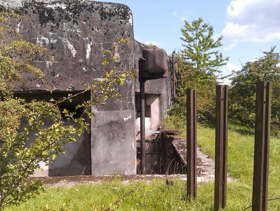 Ligne Maginot - LEMBACH - (Ouvrage d'infanterie) - Bloc 2
Rails antichar et projecteur blindé - donceuh