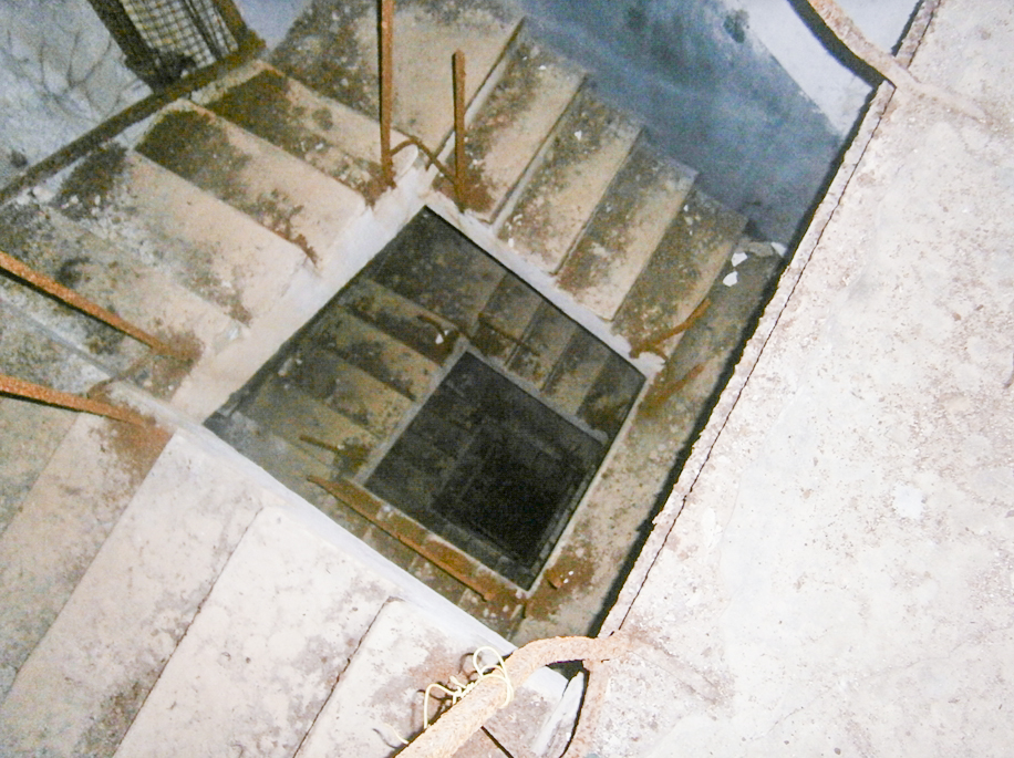 Ligne Maginot - LEMBACH - (Ouvrage d'infanterie) - Bloc 1
Étage inférieur
Escalier vers les galeries - Patrice Vilain
