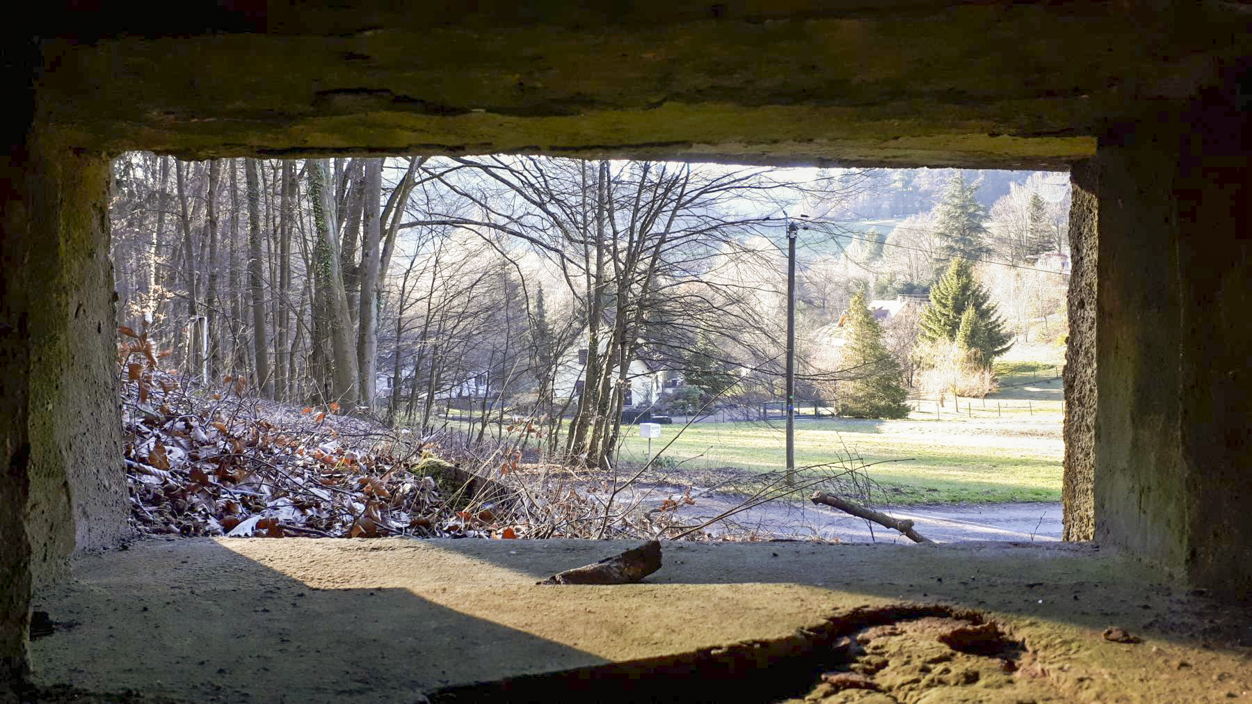 Ligne Maginot - M28 - BETZENTHAL 1 - (Blockhaus pour arme infanterie) - Vue depuis le créneau ouest - Gregory Fuchs