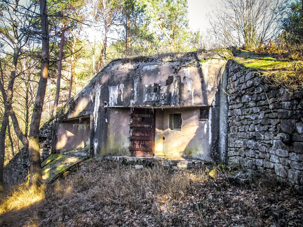 Ligne Maginot - NONNENHARDT N°1 (Blockhaus pour arme infanterie) - Vue vers l'entrée - Fré Do