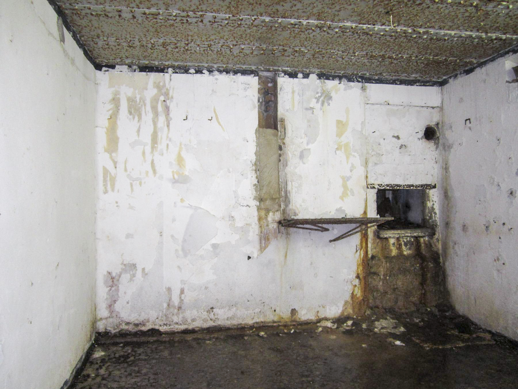 Ligne Maginot - NONNENHARDT N°1 - (Blockhaus pour arme infanterie) - 2021 : Chambre de repos sans aménagement de squatteur... - Gregory Fuchs