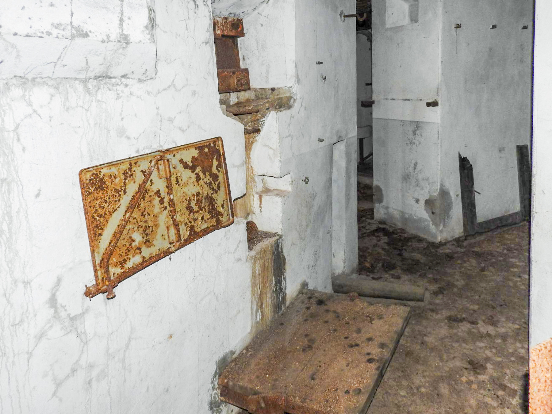 Ligne Maginot - NONNENHARDT N°2 - (Blockhaus pour arme infanterie) - Caponnière FM de l'entrée - STENGER Mathieu