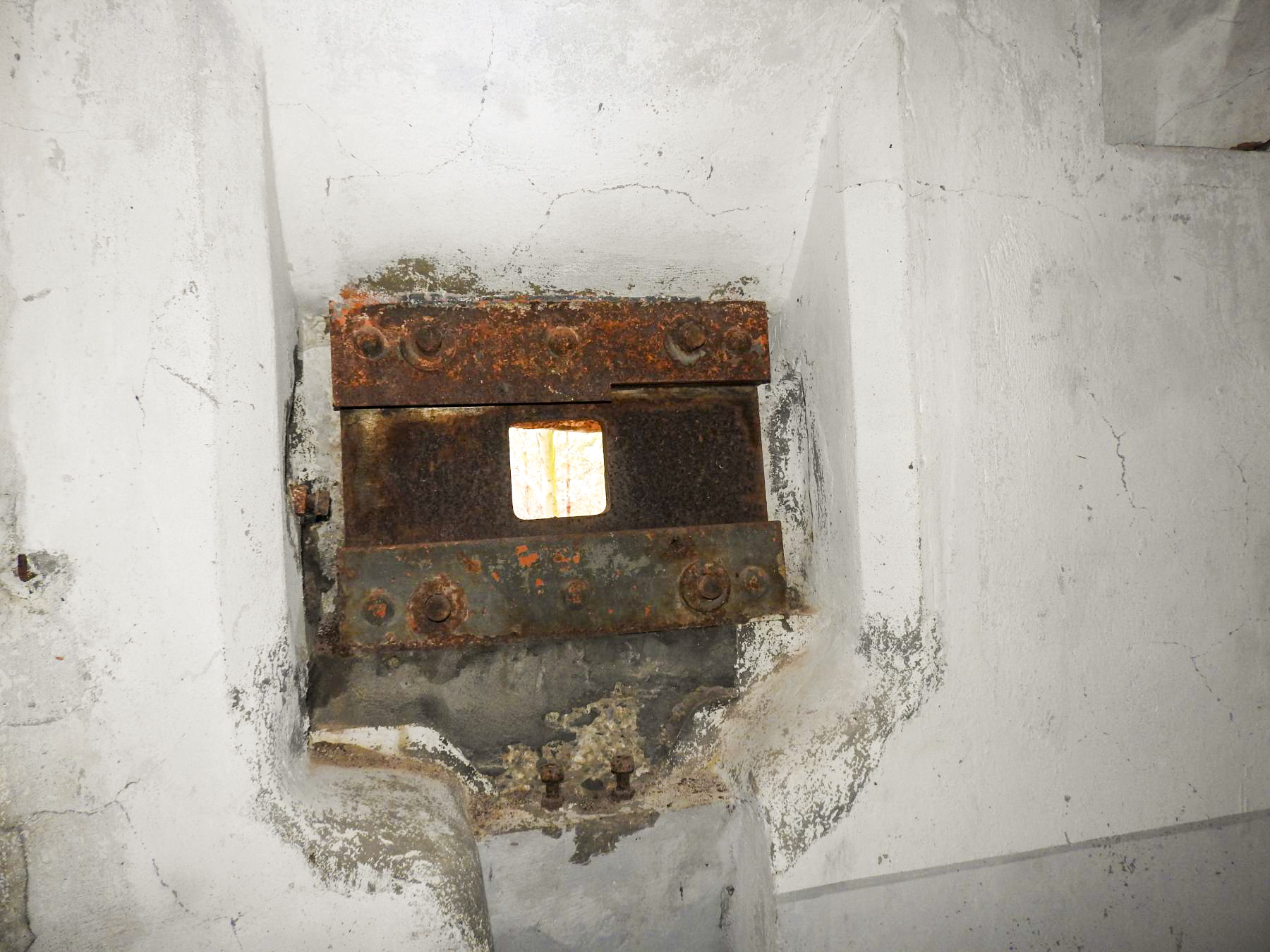 Ligne Maginot - NONNENHARDT N°2 - (Blockhaus pour arme infanterie) - Créneau FM défendant l'entrée - STENGER Mathieu
