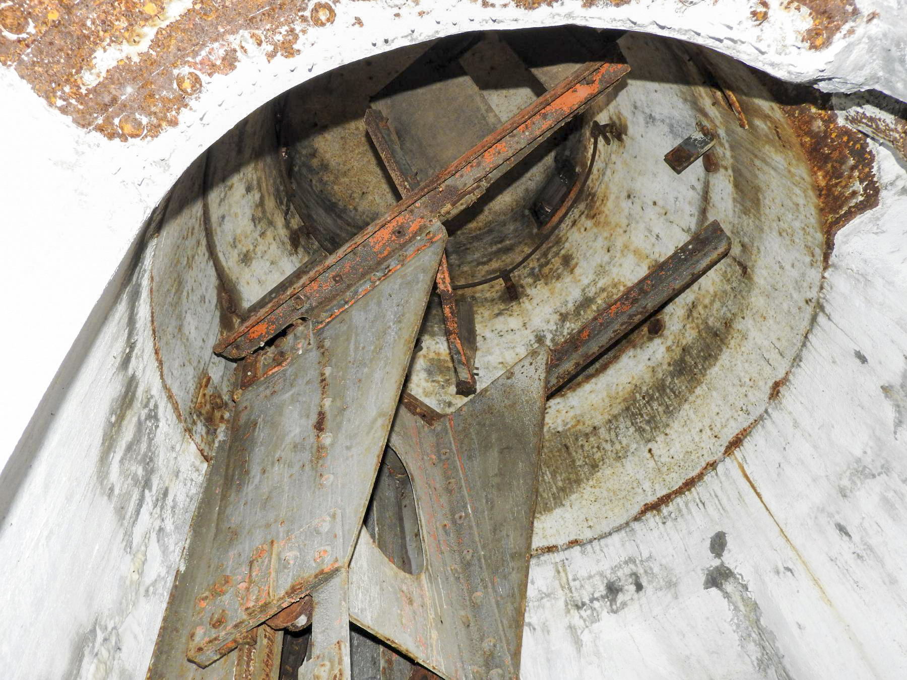 Ligne Maginot - NONNENHARDT N°2 - (Blockhaus pour arme infanterie) - Plancher mobile de la cloche GFM - STENGER Mathieu