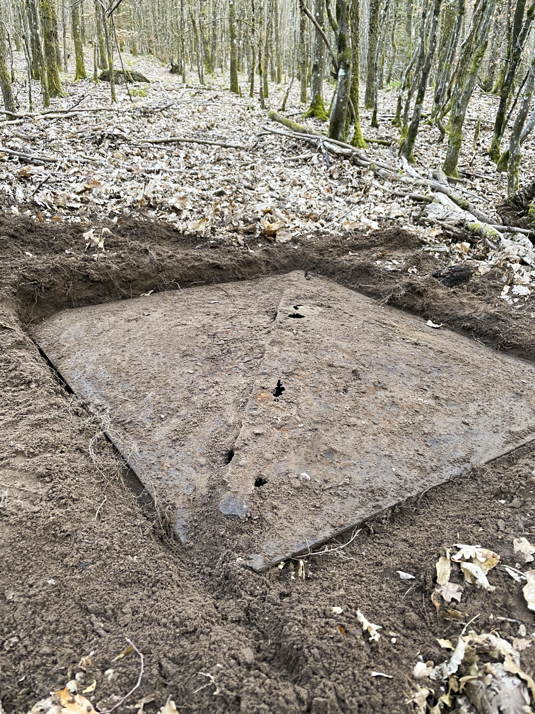 Ligne Maginot - U - (Chambre de coupure) - La trappe de la chambre de coupure dégagée - DK_Antoine4