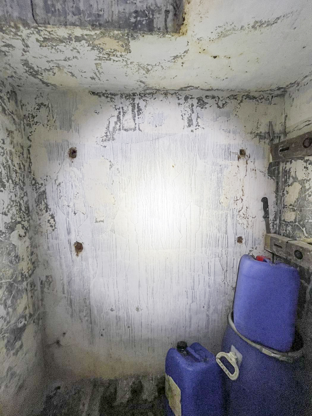 Ligne Maginot - U - (Chambre de coupure) - Ancien emplacement pour boîtier sur le mur de gauche - DK_Antoine4