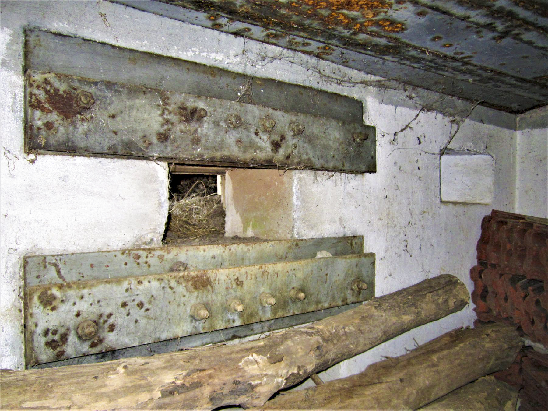 Ligne Maginot - SPIESS 1 - (Blockhaus pour arme infanterie) - Créneau mitrailleuse Sud-Ouest - Gregory Fuchs