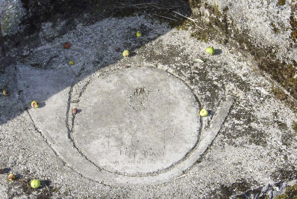 Ligne Maginot - SPIESS 2 - (Cuve pour arme d'infanterie) - Insigne du BCP gravé sur le support du FM - B. Henrich
