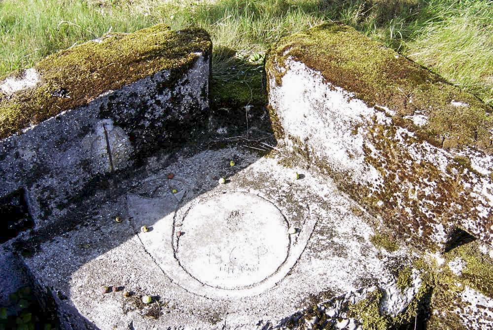 Ligne Maginot - SPIESS 2 - (Cuve pour arme d'infanterie) - Le support du FM et le créneau de tir - B. Henrich