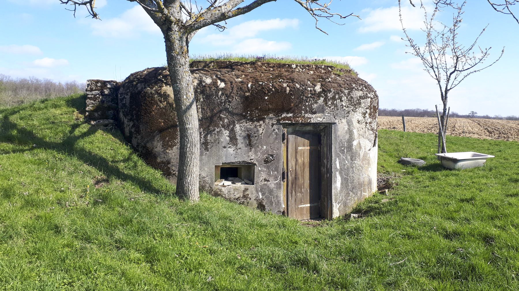 Ligne Maginot - SPIESS 3 - (Blockhaus pour arme infanterie) - L'entrée et le créneau de défense rapprochée - Gregory Fuchs