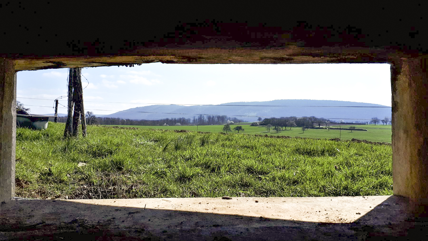 Ligne Maginot - SPIESS 3 - (Blockhaus pour arme infanterie) - Vue depuis le créneau mitrailleuse - Gregory Fuchs