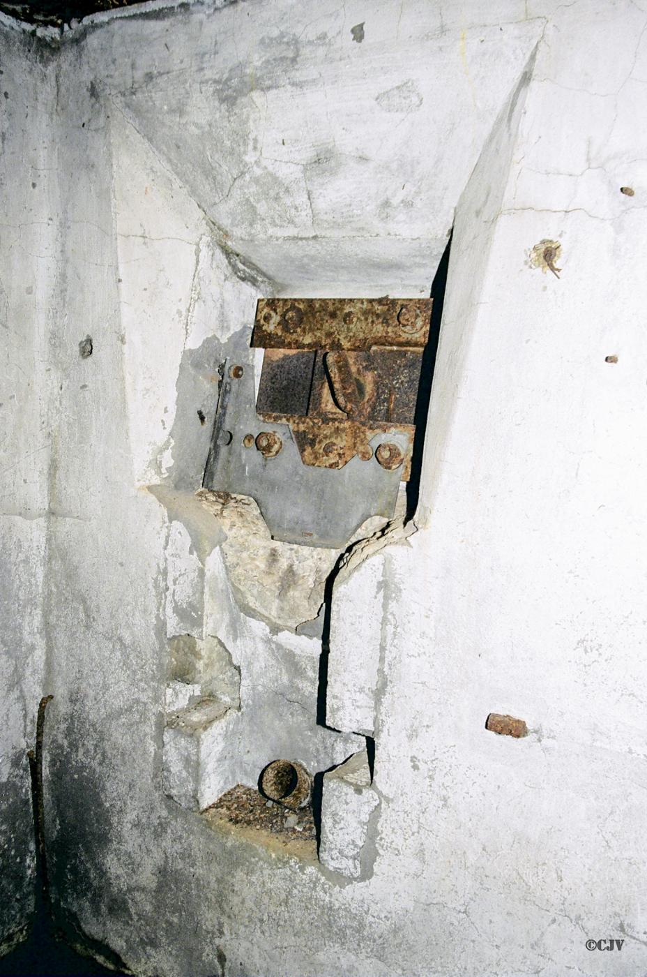 Ligne Maginot - TRAUTBACH CENTRE - (Blockhaus pour arme infanterie) - Les créneaux sont dirigés vers le bas pour flanquer la pente - Lia VERMEULEN