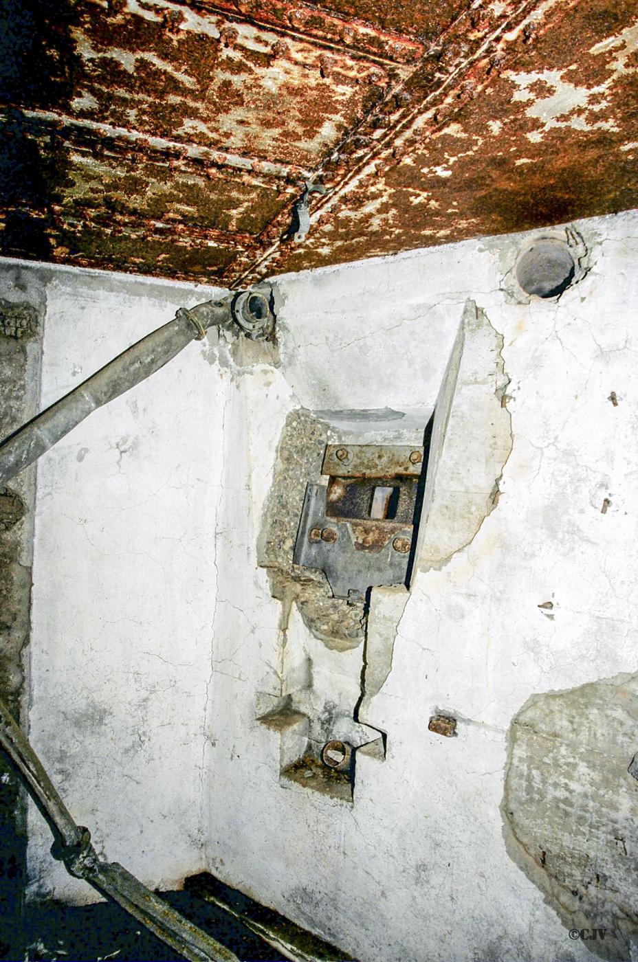 Ligne Maginot - TRAUTBACH CENTRE - (Blockhaus pour arme infanterie) - Les créneaux sont dirigés vers le bas pour flanquer la pente - Lia VERMEULEN