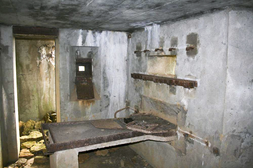 Ligne Maginot - DB2 - (Blockhaus pour canon) - Table de tir pour la mitrailleuse Hotchkiss 8mm Mle 1914 - Eric Klamerek