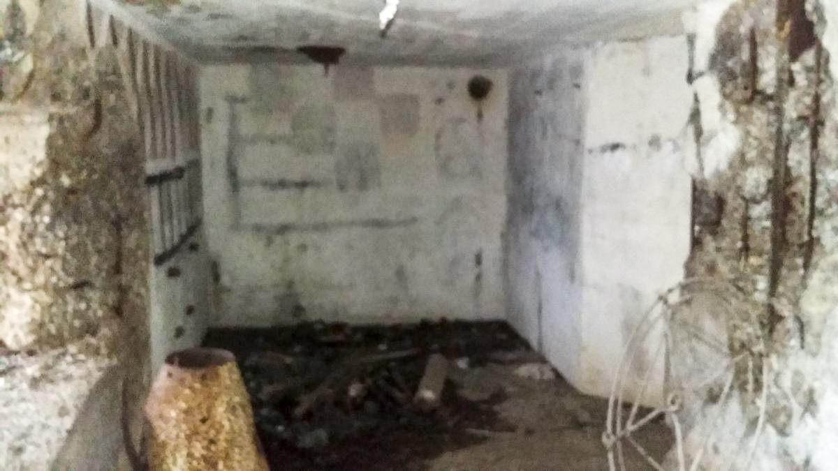 Ligne Maginot - DB15 - (Blockhaus pour canon) - Chambre de tir canon vue du côté gauche - Jeremy ROUX