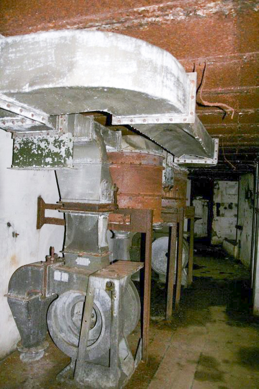 Ligne Maginot - WINDSTEIN - (Casemate d'infanterie - double) - Le système de ventilation encore partiellement en place - B.HENRICH
