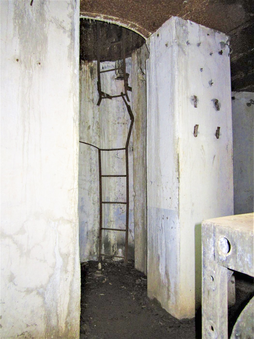 Ligne Maginot - WINDSTEIN - (Casemate d'infanterie - double) - Puits de la cloche GFM - Gregory Fuchs
