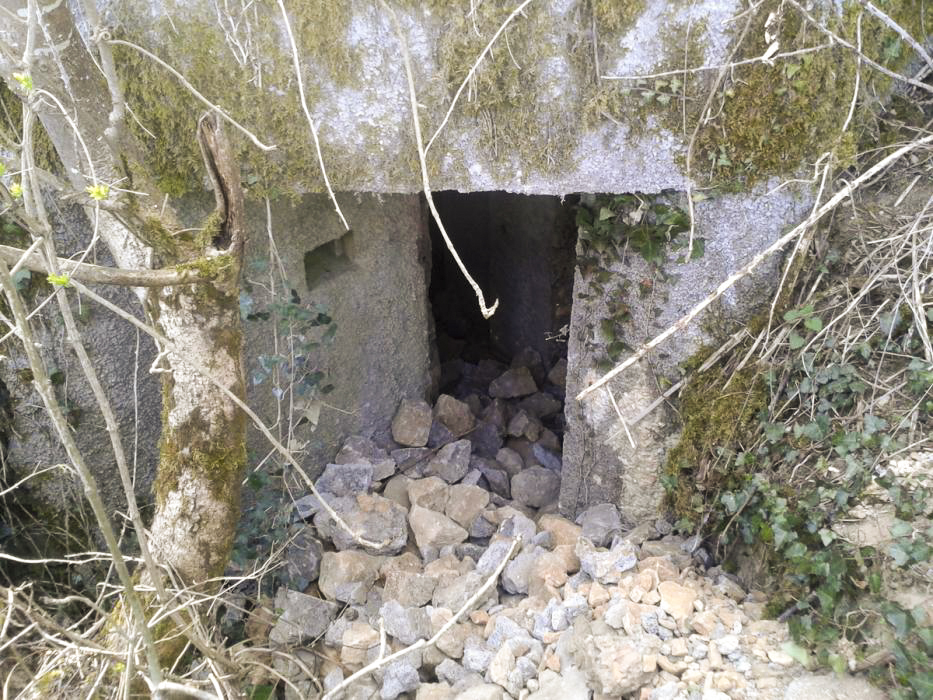 Ligne Maginot - Blockhaus Db45 - Mb3 - CHAMPS LATTES - L'entrée de plus près - Christian RICHON/devoitine520