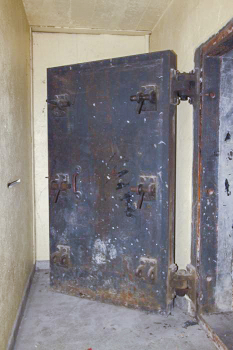 Ligne Maginot - NANCY- LAXOU - CENTRAL PROTéGé - (Central téléphonique isolé) - Porte blindée en détail - Antoine SCHOEN