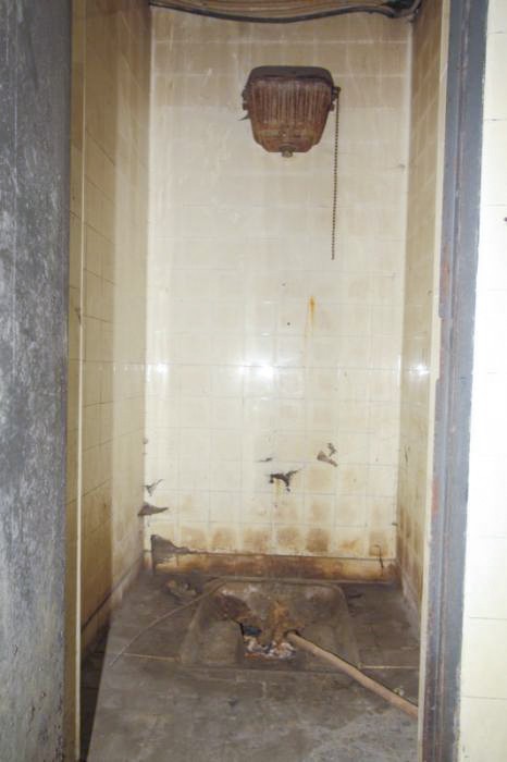 Ligne Maginot - NANCY- LAXOU - CENTRAL PROTéGé - (Central téléphonique isolé) - Salle d'eau et toilettes - Antoine SCHOEN