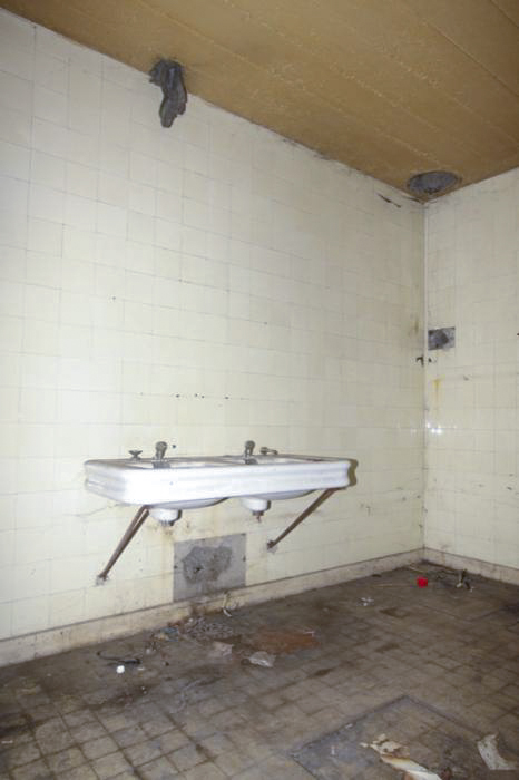 Ligne Maginot - NANCY- LAXOU - CENTRAL PROTéGé - (Central téléphonique isolé) - Salle d'eau et toilettes - Antoine SCHOEN