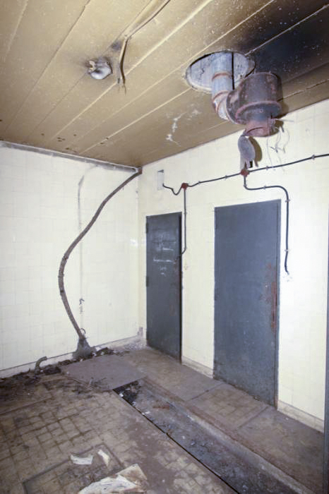 Ligne Maginot - NANCY- LAXOU - CENTRAL PROTéGé - (Central téléphonique isolé) - Entrée du câble d'alimentation électrique du réseau civil
Noter le système de soupape de ventilation en partie haute destinée à l'évacuation de l'air vicié. - Antoine SCHOEN