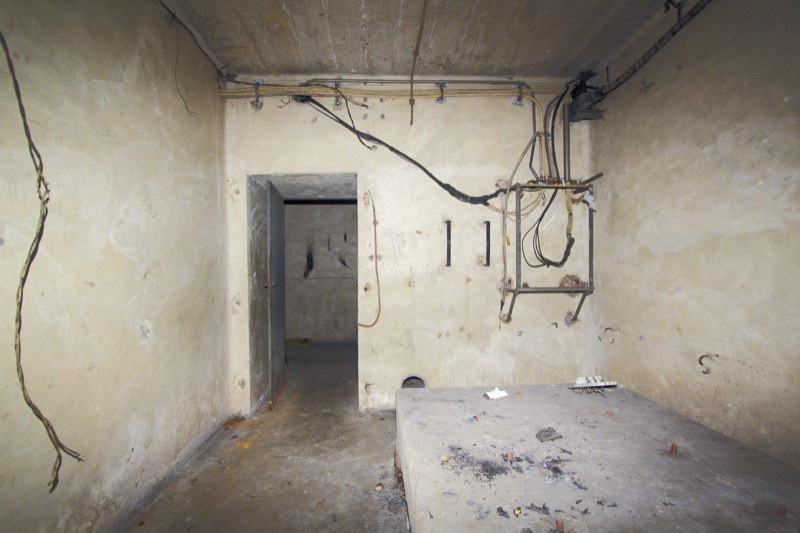 Ligne Maginot - NANCY- LAXOU - CENTRAL PROTéGé - (Central téléphonique isolé) - Local du groupe électrogène avec les restes du tableau électrique principal - Antoine SCHOEN