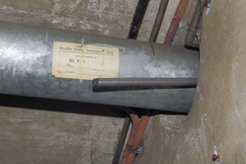 Ligne Maginot - NANCY- LAXOU - CENTRAL PROTéGé - (Central téléphonique isolé) - Étiquette logistique d'une des gaines de ventilation - Antoine SCHOEN