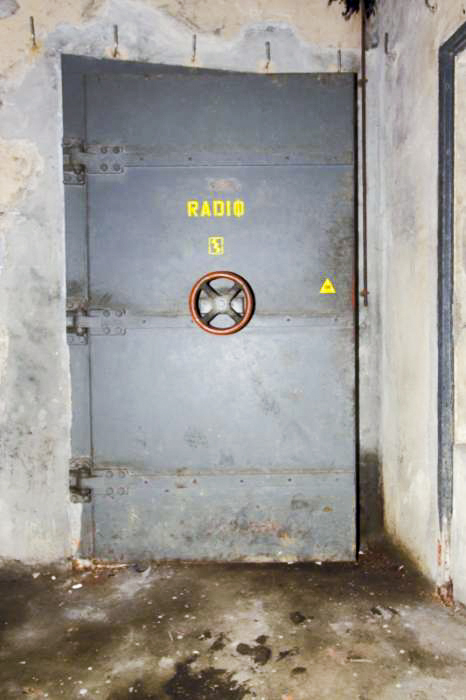 Ligne Maginot - NANCY- LAXOU - CENTRAL PROTéGé - (Central téléphonique isolé) - Porte de la chaufferie
L'inscription Radio sur la porte n'est pas d'origine, elle a été faite dans le cadre du tournage du court métrage 'Le Bunker de la dernière rafale'. - Antoine SCHOEN