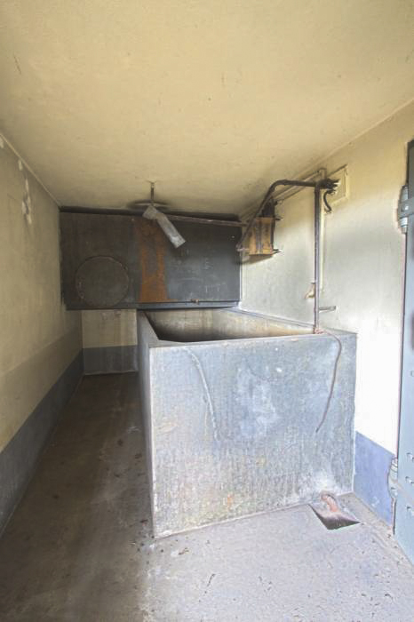 Ligne Maginot - NANCY- LAXOU - STATION PROTéGéE LSGD - (Central téléphonique isolé) - Dans le coffre droit, le réservoir d'eau de refroidissement du groupe électrogène - Antoine SCHOEN