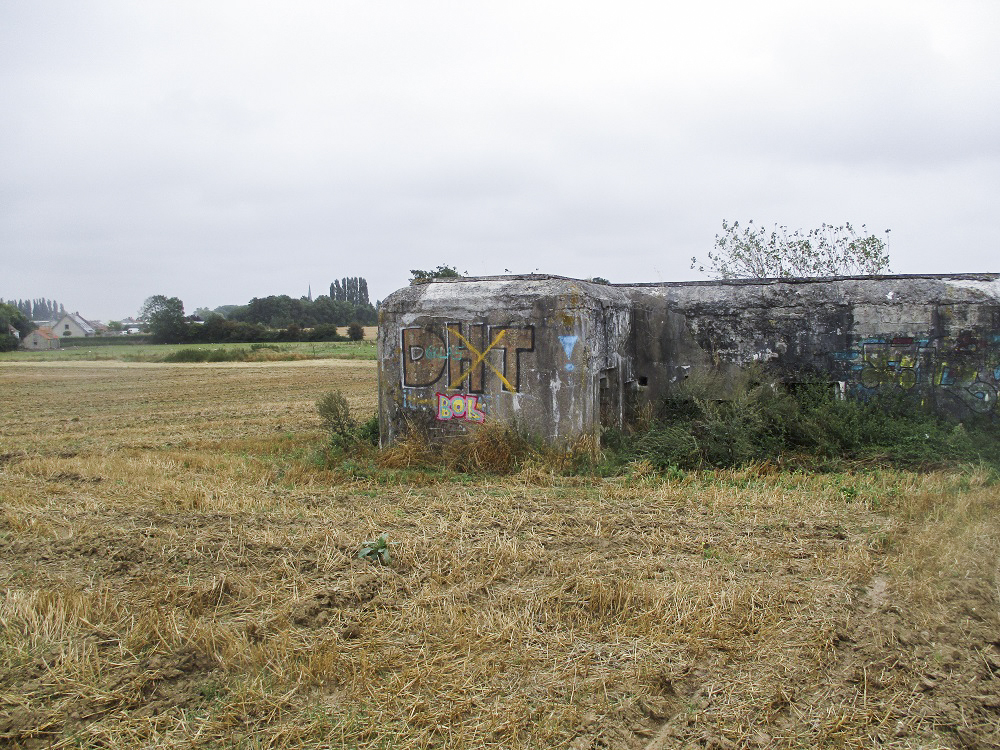 Ligne Maginot - A5 - PONT DE WATOU - (Blockhaus lourd type STG / STG-FCR - Double) - Vue prise depuis Watou (Belgique) rue Winnezeele - Smardz Félix