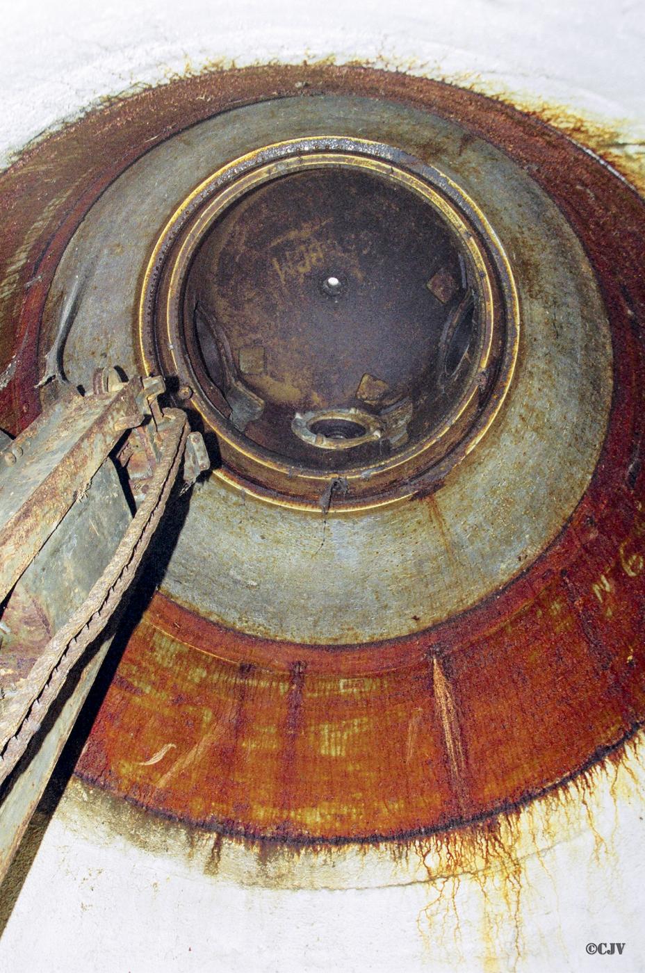 Ligne Maginot - A12 - ERMITAGE SUD - (Casemate d'infanterie) - La cloche GFM B - Caspar Vermeulen