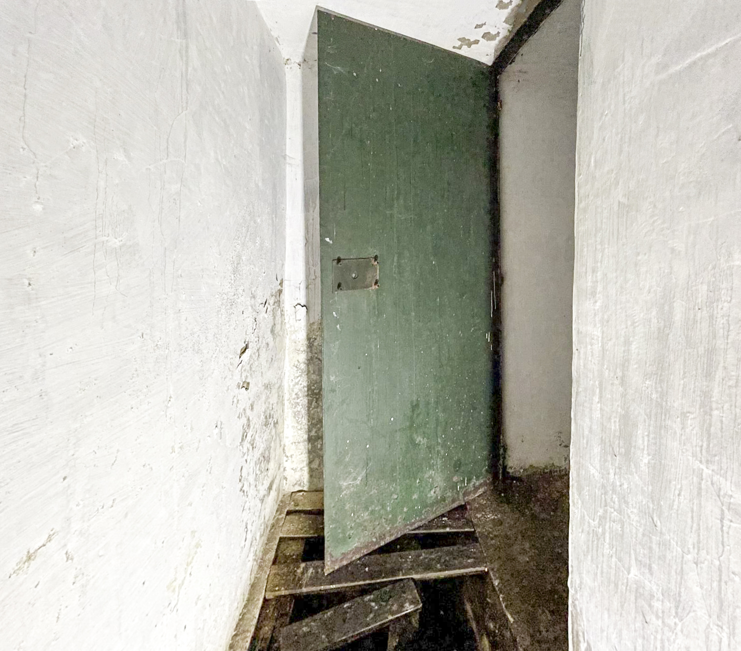 Ligne Maginot - C4 - (Chambre de coupure) - La porte du local souterrain - DK_Antoine4