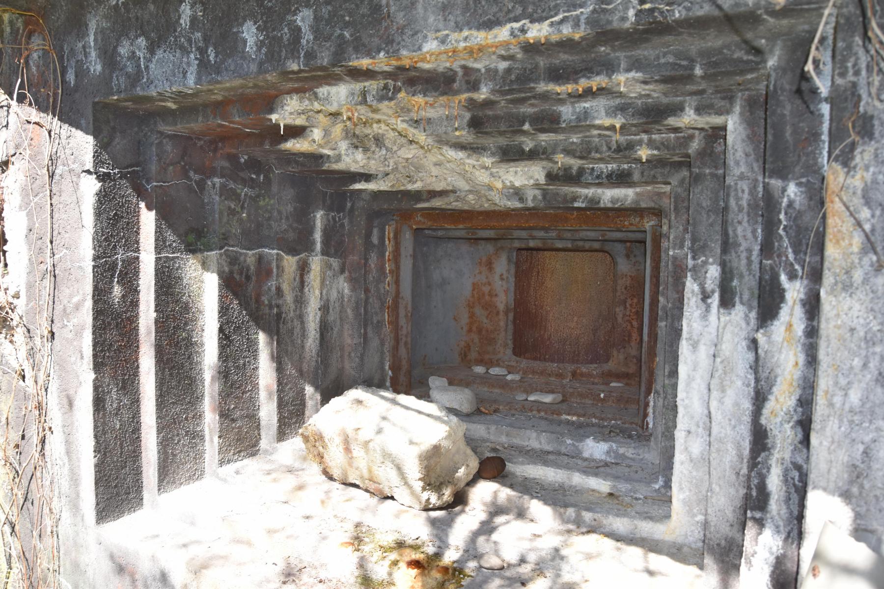 Ligne Maginot - 61/3 - OTTMARSHEIM SUD - (Casemate d'infanterie - Double) - Créneau canon sud - Daniel Froehly
