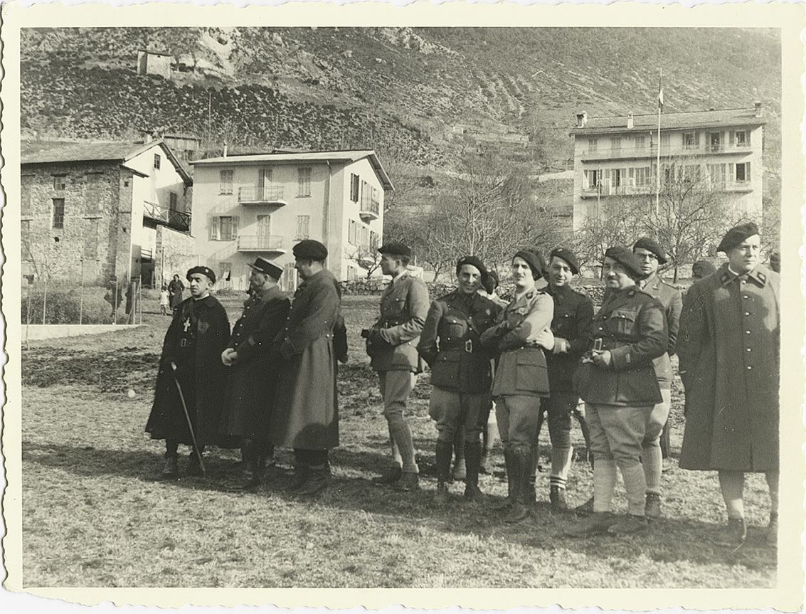 Ligne Maginot - RIMPLAS (RS) - (Ouvrage d'artillerie) - Des officiers de l'ouvrage devant le casernement de Rimplas - Henri LAFAYE