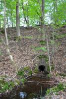 Ligne Maginot - VF60 - ANTENNE DE L'OUVRAGE DU HOCHWALD - (RESEAU - Voie 60 - Antenne ou rocade ferroviaire) - DRAINAGE 
Tout le long du tracé, des buses ont été mises en place afin de permettre l'écoulement de l'eau des fossés  traversant l'emprise de le voie.
Le plan de la réalisation est standard.
