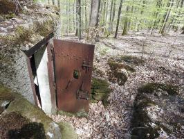 Ligne Maginot - FM36 - HOHLSTEIN 2 - (Blockhaus pour arme infanterie) - La porte blindée encore en place