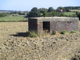 Ligne Maginot - B142 - GODEWAERSVELDE Sud (Blockhaus pour arme infanterie) - Situé dans son environnement
Vue prise depuis le chemin de terre venant de la route de l'Abbaye.