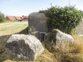 Ligne Maginot - BEF 264 - RISQUONS-TOUT OUEST - (Blockhaus pour arme infanterie) - Blockhaus Risque-tout Ouest  photographié avec l'inscription 'Betty'.