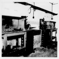 Ligne Maginot - MONT DES WELCHES - A21 - (Ouvrage d'artillerie) - Bloc 4 
Les stands de préparation des munitions

Extrait de 'Beschreibung des 81-mm Flugelminenwerfer im Kasematte'
Origine NARA