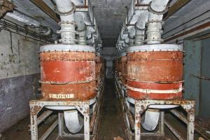 Ligne Maginot - MONT DES WELCHES - A21 - (Ouvrage d'artillerie) - Salle de neutralisation
Filtres destinés à purifier l'air extérieur en cas de fonctionnement en régime gazé.
Une fois filtré, l'air prélevé à l’extérieur est rejeté dans la galerie qui sert de conduit principal pour tout l'ouvrage