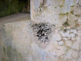 Ligne Maginot - VECKRING - X21 - (Abri) - Coffre Sud
Un des nombreux impacts sur la façade.