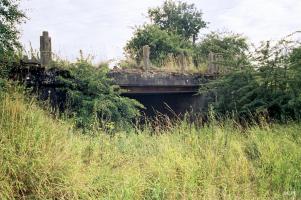 Ligne Maginot - VF60 - LIAISON SAINT-HUBERT / REINANGE - (RESEAU - Voie 60 - Antenne ou rocade ferroviaire) - PONT DE GUENANGE BAS 2
Les restes du pont