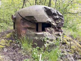 Ligne Maginot - KERFENT - A34 - (Ouvrage d'infanterie) - Bloc 2
Cloche GFM labourée par les obus de PAK 88 allemands